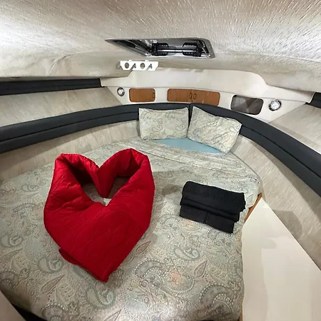 Hotel en barco Kala Yacth Experience *