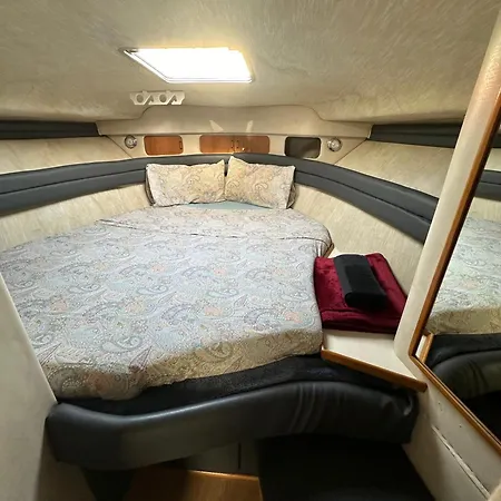 Hotel en barco Kala Yacth Experience *