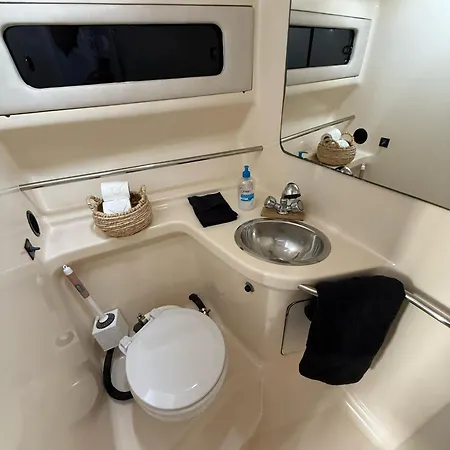 Kala Yacth Experience Botel